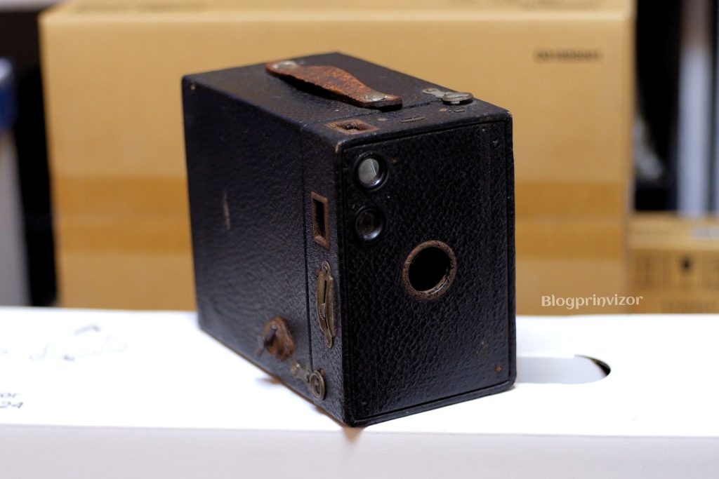  Kodak Eastman: Brownie No.2A Model B (Canada) 