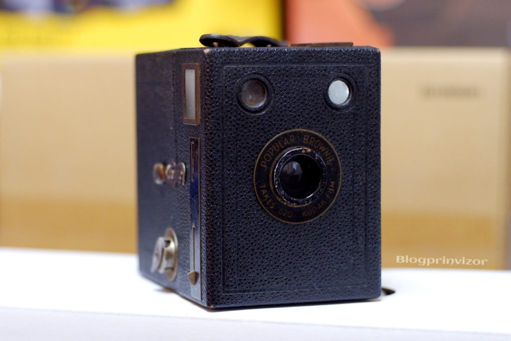  Kodak Eastman: Popular Brownie 