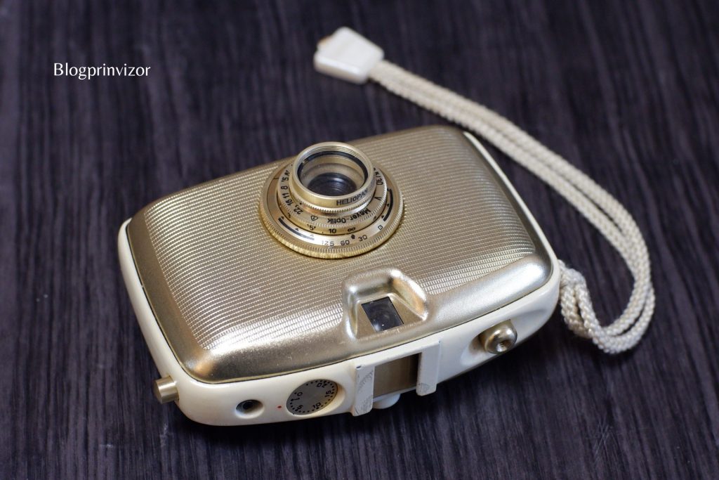  Zeiss Ikon VEB: Penti (white/gold)  1959 continuatorul lui Welta Orix